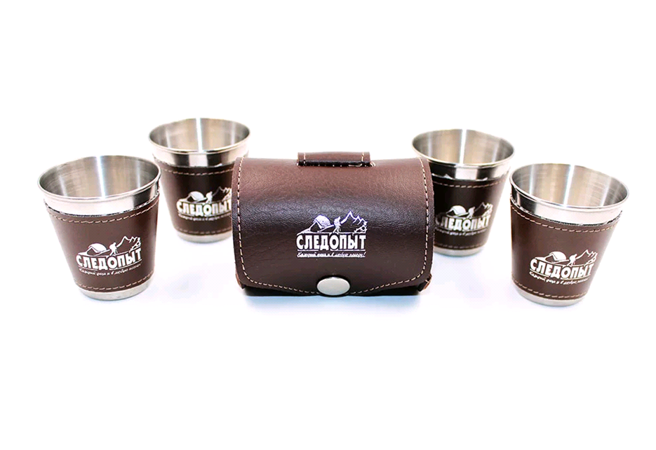 Набор стопок СЛЕДОПЫТ 4х60 мл, в кожаной тубе, в дополнительном кожаном оплете Набор стопок СЛЕДОПЫТ 4х60 мл, в кожаной тубе, в дополнительном кожаном оплете