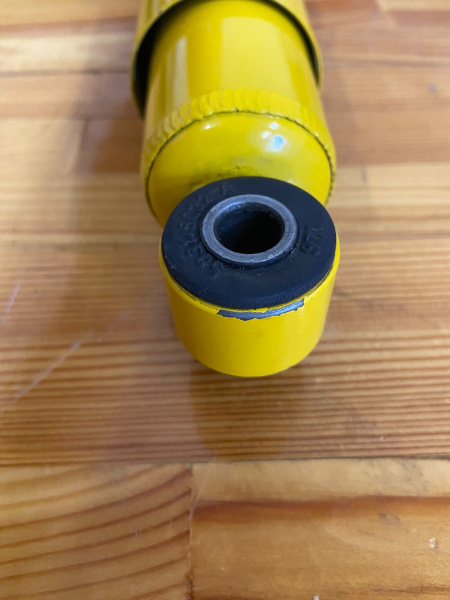 3 Амортизатор РИФ задний усиленный Нива 21214 лифт 50 мм (уценка) 3 Амортизатор РИФ задний усиленный Нива 21214 лифт 50 мм (уценка)