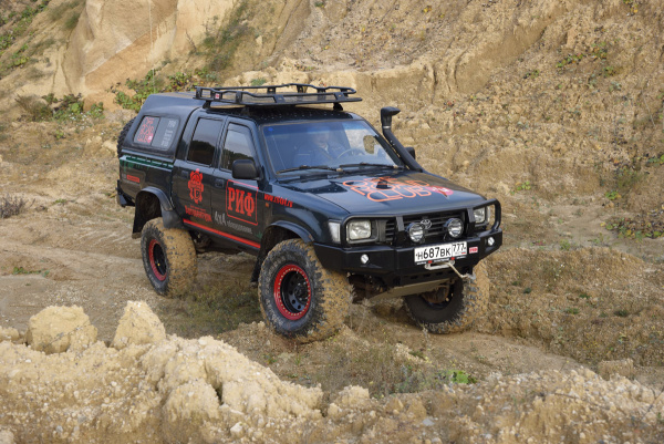 Бампер РИФ передний Toyota Hilux 1983-1997 с доп. фарами и защитной дугой Бампер РИФ передний Toyota Hilux 1983-1997 с доп. фарами и защитной дугой