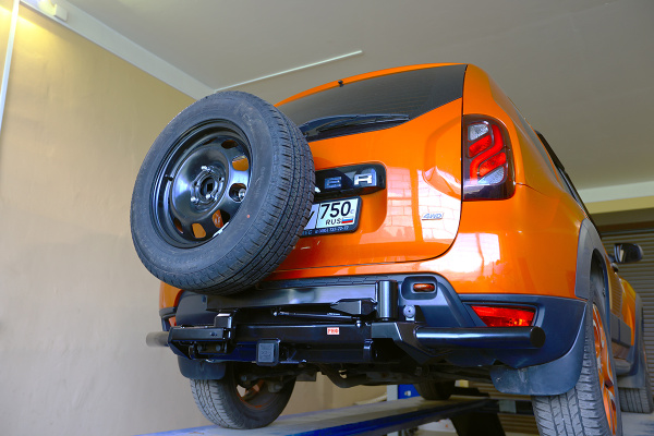 Бампер РИФ силовой задний Renault Duster 2010-2020 c квадратом под фаркоп и калиткой Бампер РИФ силовой задний Renault Duster 2010-2020 c квадратом под фаркоп и калиткой