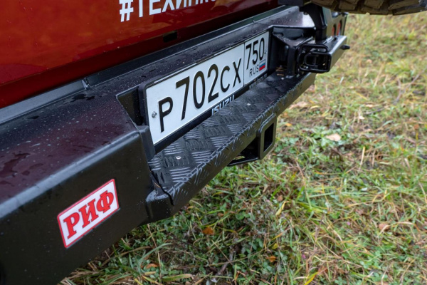 Бампер РИФ силовой задний Isuzu D-MAX (2012-2020) с квадр. под фаркоп, калиткой и фонарями стандарт