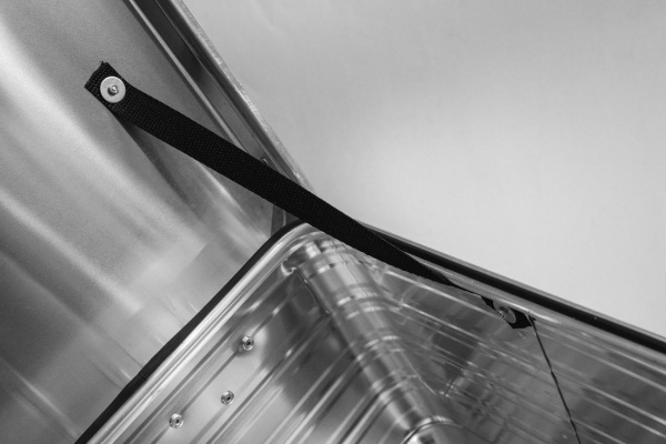 Ящик алюминиевый РИФ усиленный с замком 902х495х379 мм (ДхШхВ)