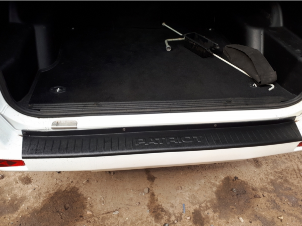 Накладка заднего бампера УАЗ Патриот 2015+ с надписью PATRIOT (шагрень) Накладка заднего бампера УАЗ Патриот 2015+ с надписью PATRIOT (шагрень)