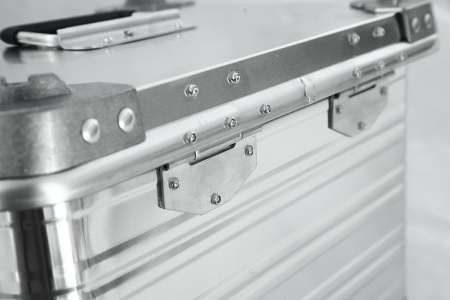 Ящик алюминиевый РИФ с замком 432х335х277 мм (ДхШхВ) Ящик алюминиевый РИФ с замком 432х335х277 мм (ДхШхВ)