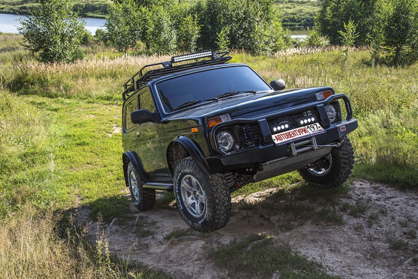 Бампер РИФ передний ВАЗ Нива 2121 с кенгурином Бампер РИФ передний ВАЗ Нива 2121 с кенгурином