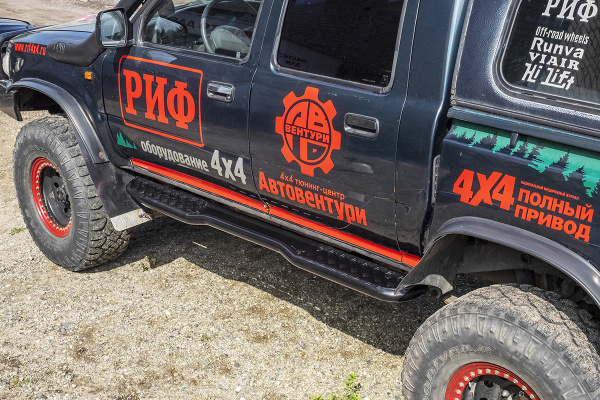 Пороги РИФ силовые Toyota Hilux 1983-1997