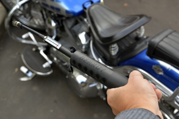 2 Насос электрический для мототехники BERKUT SPECIALIST MT-1000 2 Насос электрический для мототехники BERKUT SPECIALIST MT-1000