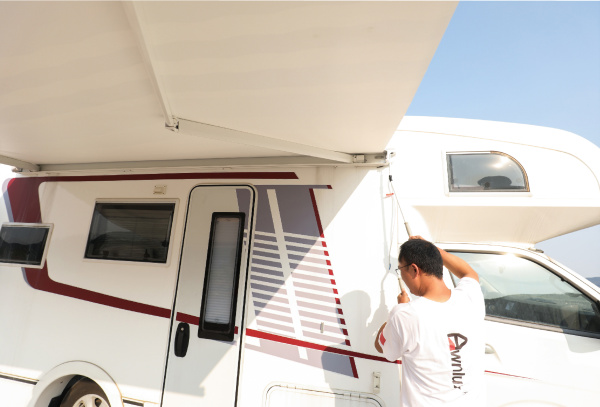 3 Маркиза автомобильная РИФ 3,0х2,5 м кассетная,  привод механический, электромотор, корпус белый