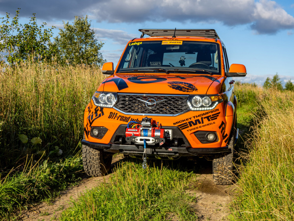 Лебёдка переносная РИФ 9.5XS c квадратом для фаркопа и проводами в сборе, короткий барабан, синтетический трос (облегченная)