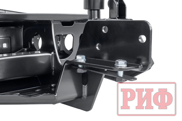 Бампер РИФ силовой задний Isuzu D-MAX 2012-2020 с квад. под фаркоп, 2-мя калит., фонарями, стандарт