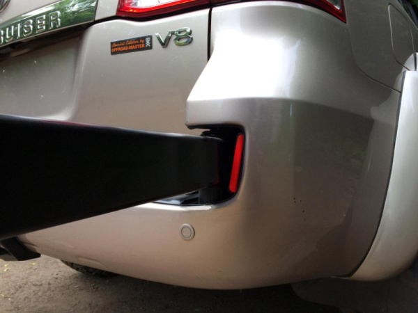 Калитка РИФ с фаркопом в штатный задний бампер Toyota Land Cruiser 200 2008-2015 под штатное колесо, с подсветкой номера