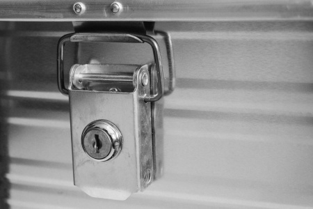 Ящик алюминиевый РИФ с замком 1176х385х412 мм (ДхШхВ) Ящик алюминиевый РИФ с замком 1176х385х412 мм (ДхШхВ)