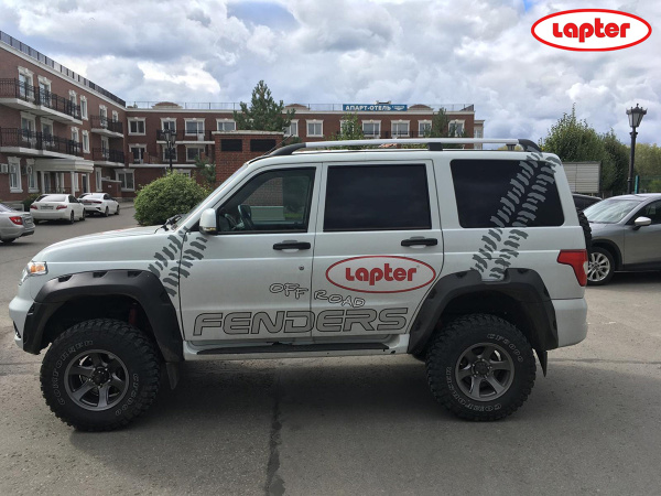 Расширители колёсных арок УАЗ Патриот NEW с накладками на бампер (2 бака)