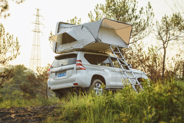 Палатка на крышу автомобиля РИФ Hard RT03-165, корпус белый, тент серый Палатка на крышу автомобиля РИФ Hard RT03-165, корпус белый, тент серый