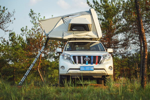 1 Палатка на крышу автомобиля РИФ Hard RT03-165, корпус белый, тент серый 1 Палатка на крышу автомобиля РИФ Hard RT03-165, корпус белый, тент серый